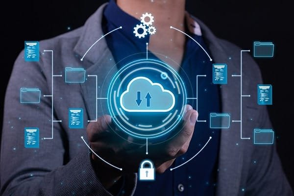 IT-Strategists_Customers-1-min