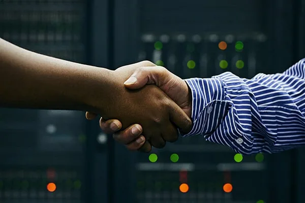 IT-Strategists_Customers-2-min